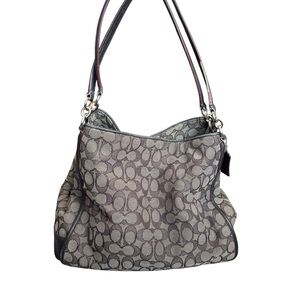 Coach Signature Shoulder Bag  🖤🤎